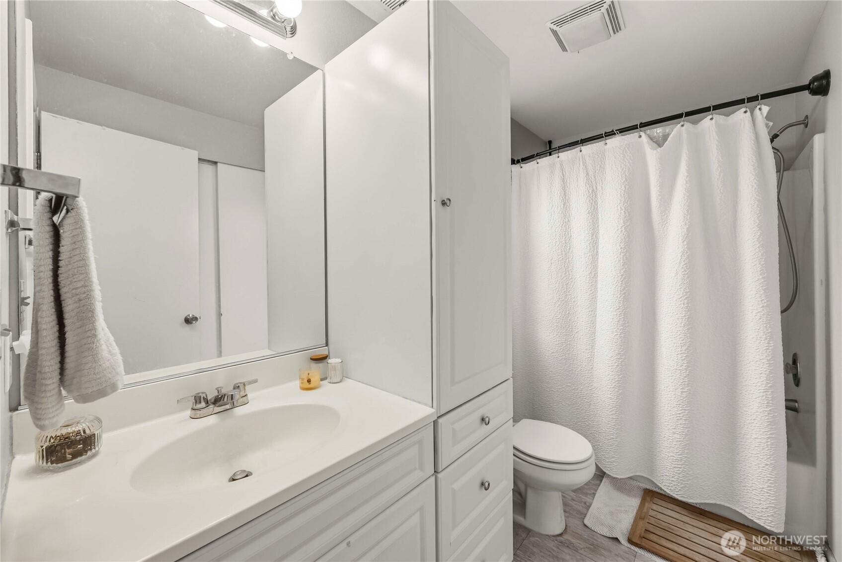 3414 NE Westchester Street , Bremerton, WA 98311