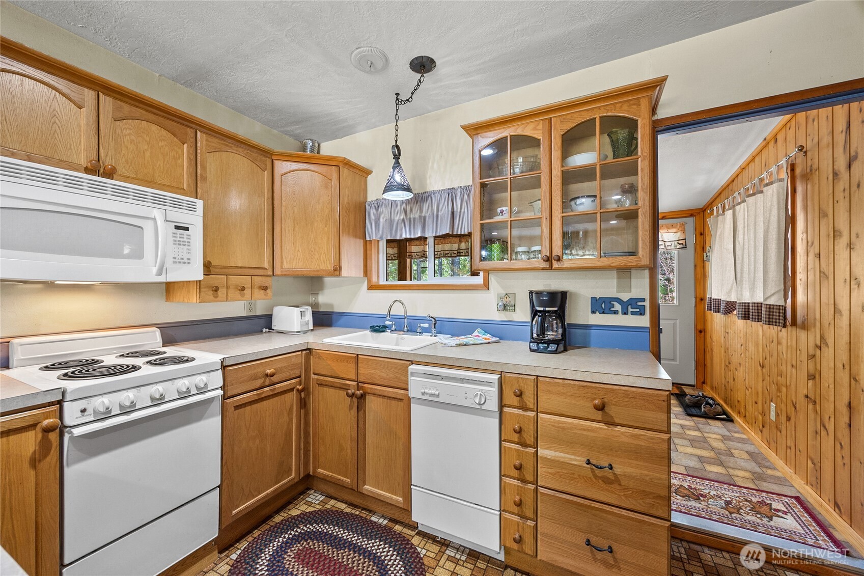 233 Mountain View Drive , Packwood, WA 98361
