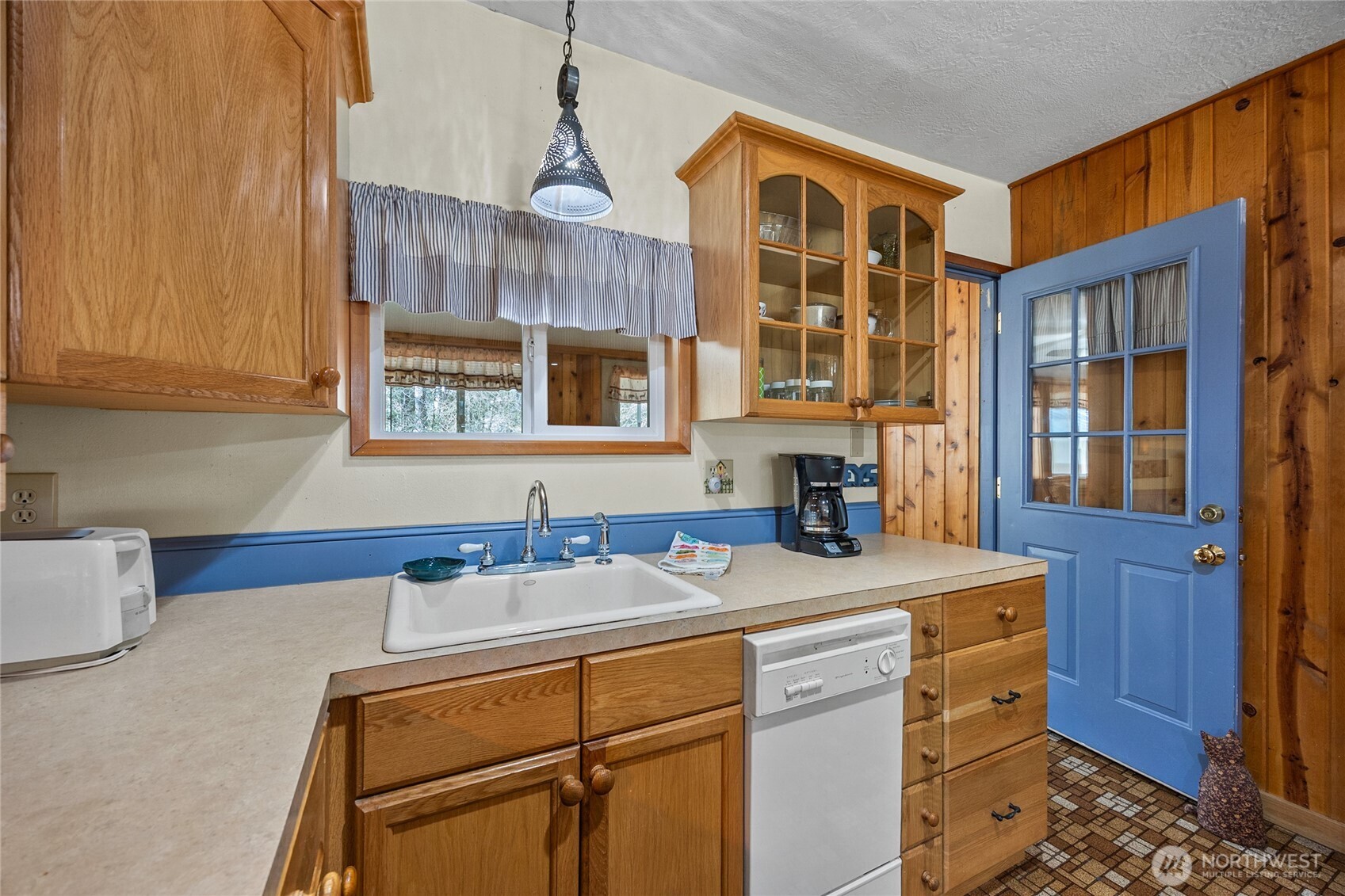 233 Mountain View Drive , Packwood, WA 98361
