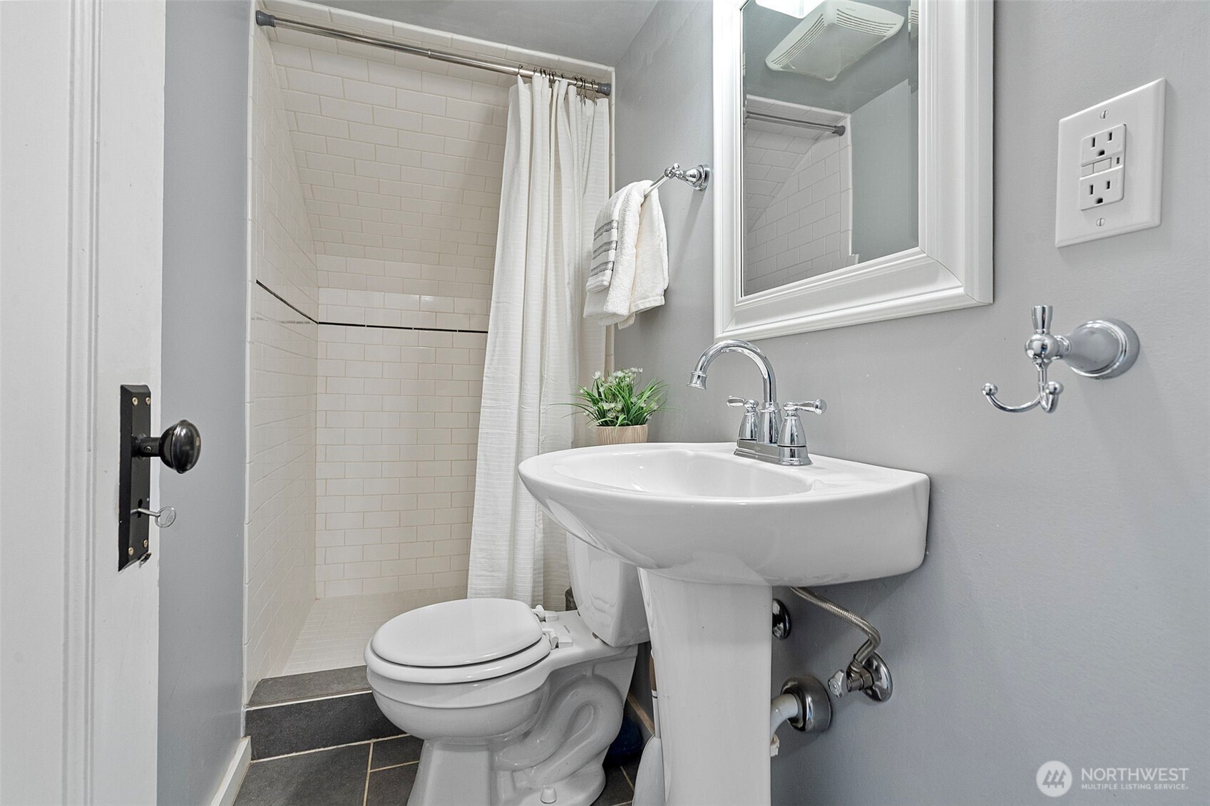 1402 S Mason Avenue , Tacoma, WA 98405