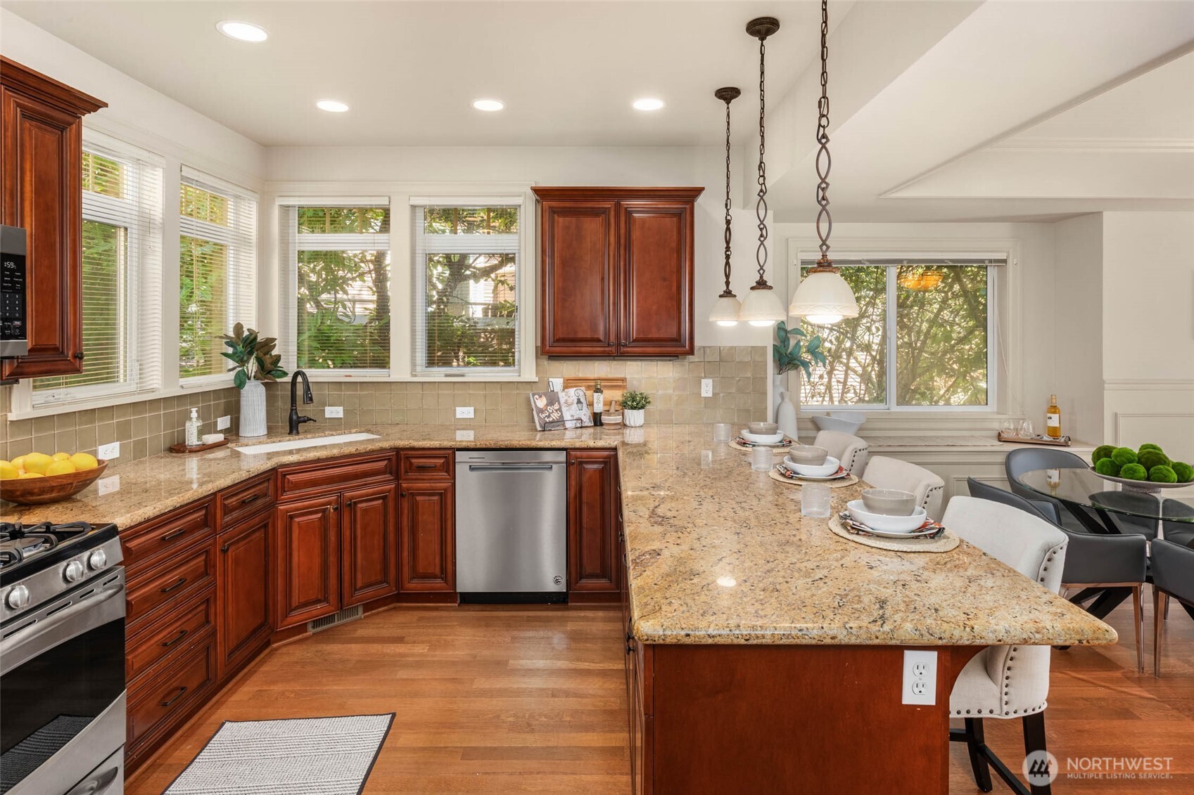 924 2nd Avenue W, Seattle, WA 98119