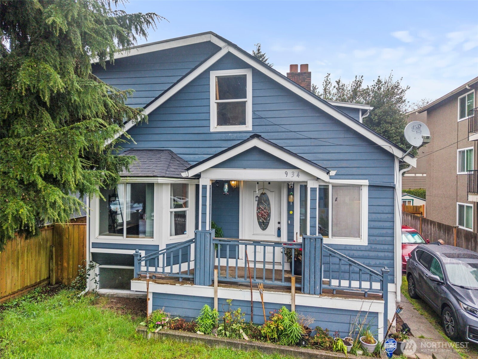 934 N 100th Street , Seattle, WA 98133