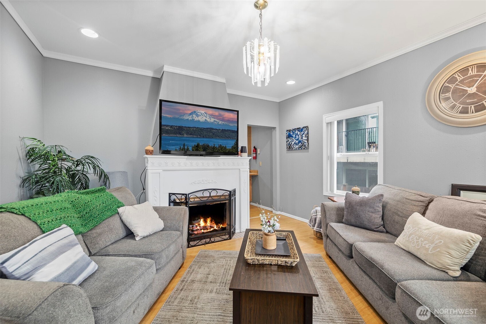 934 N 100th Street , Seattle, WA 98133