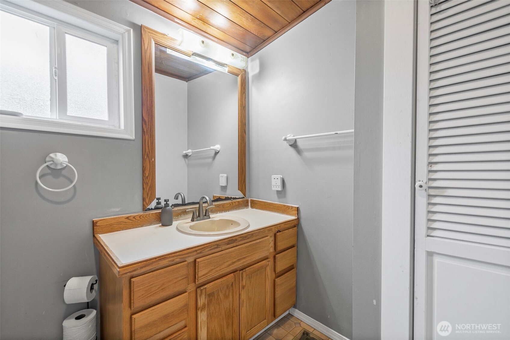 934 N 100th Street , Seattle, WA 98133