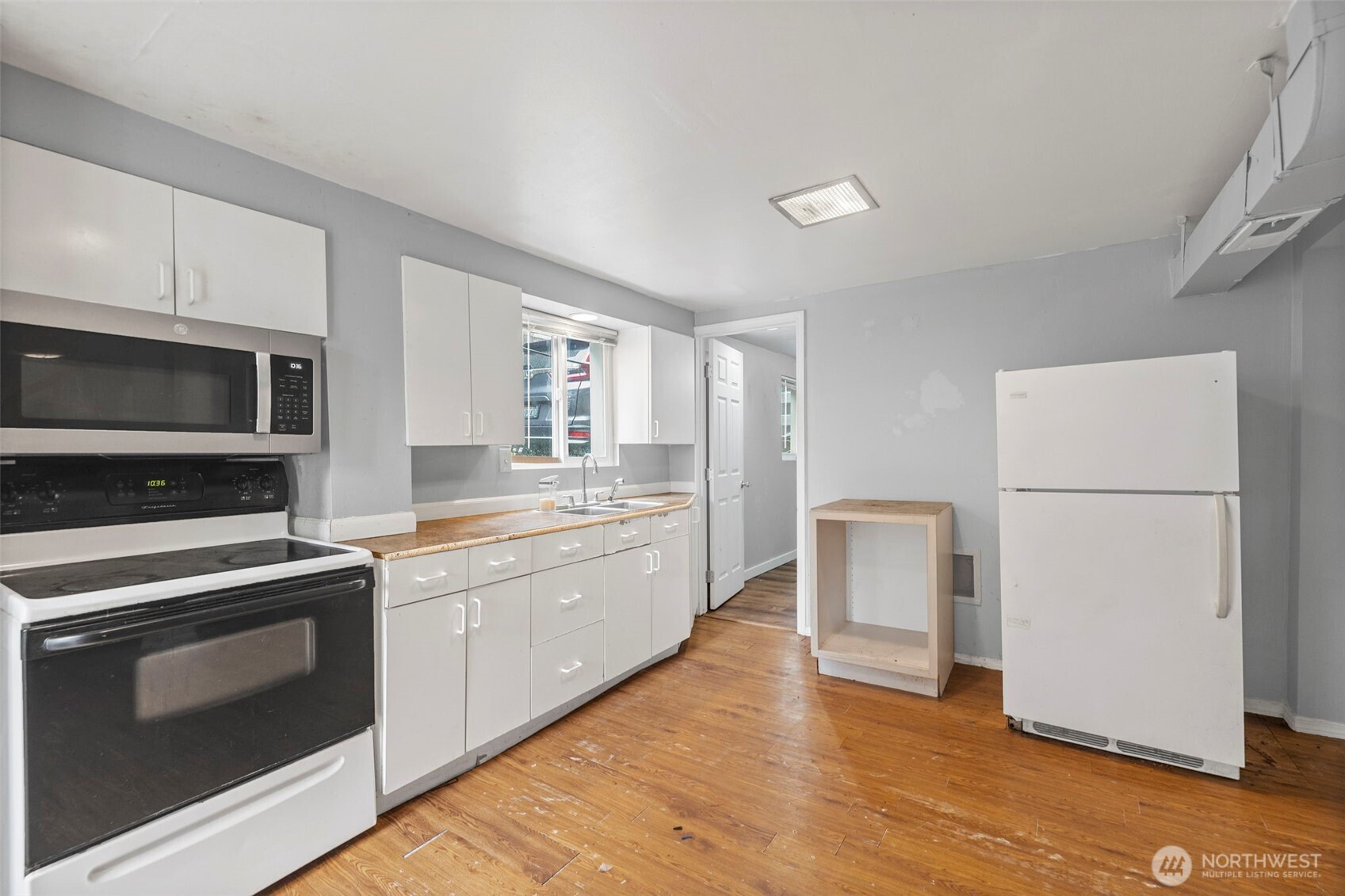 934 N 100th Street , Seattle, WA 98133