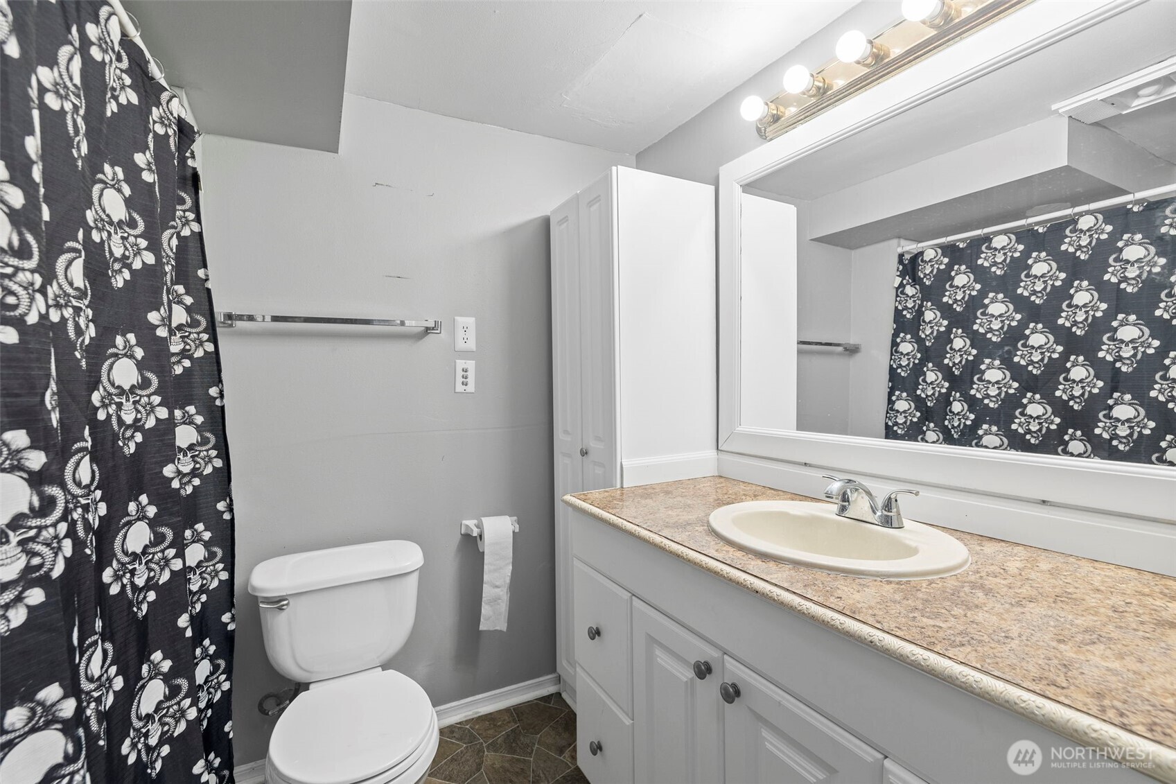 934 N 100th Street , Seattle, WA 98133