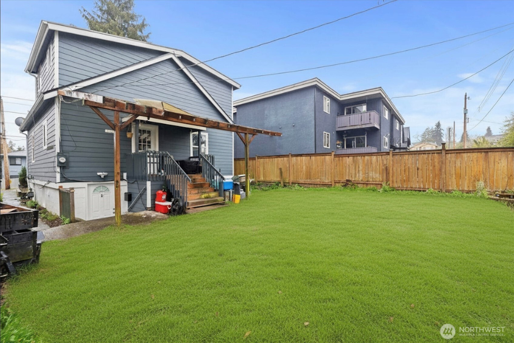 934 N 100th Street , Seattle, WA 98133