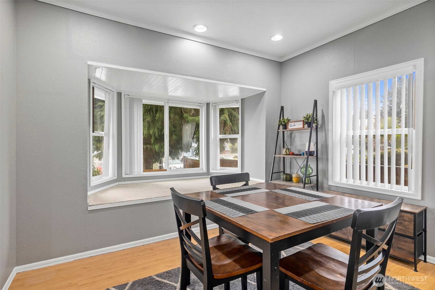 934 N 100th Street , Seattle, WA 98133