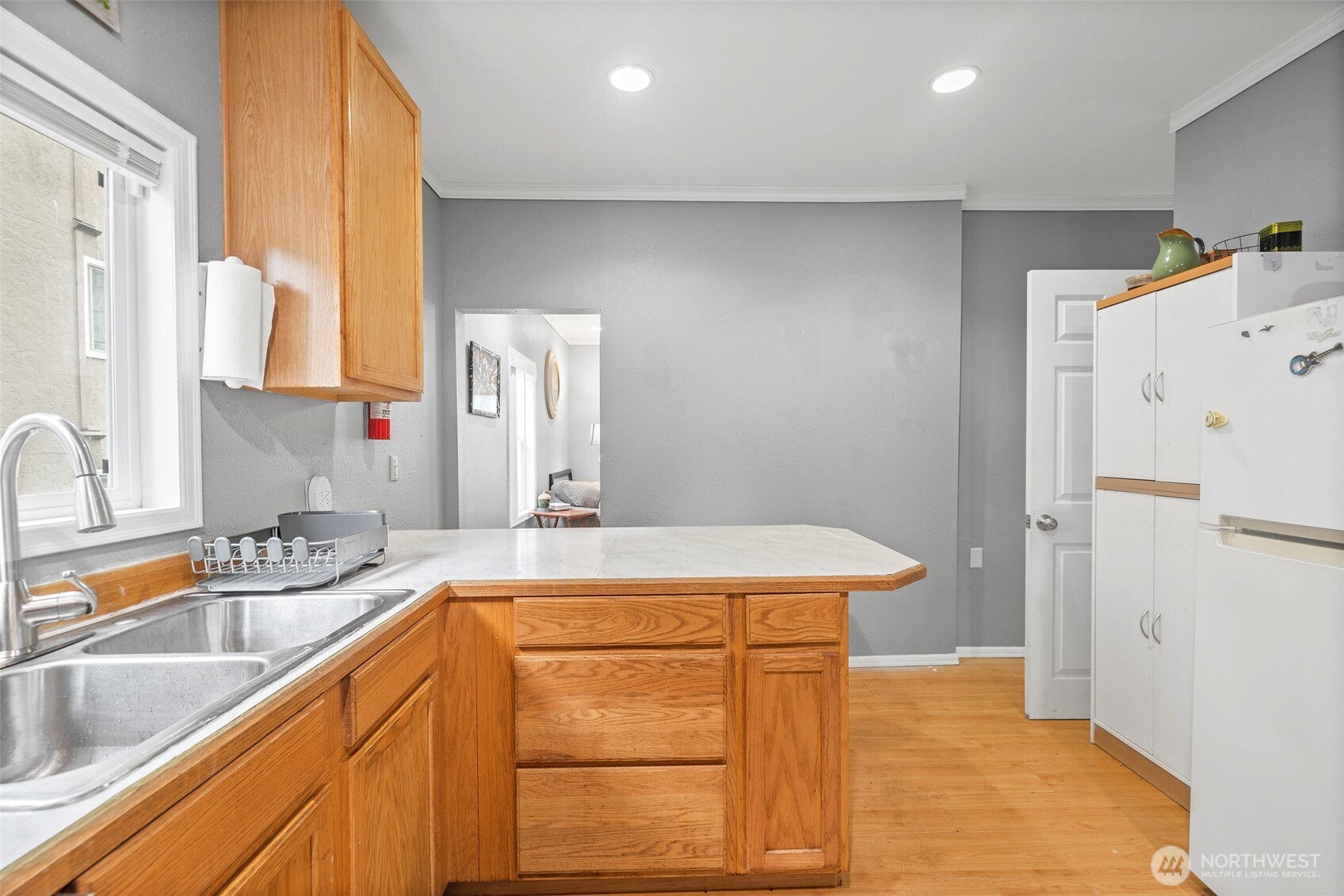 934 N 100th Street , Seattle, WA 98133