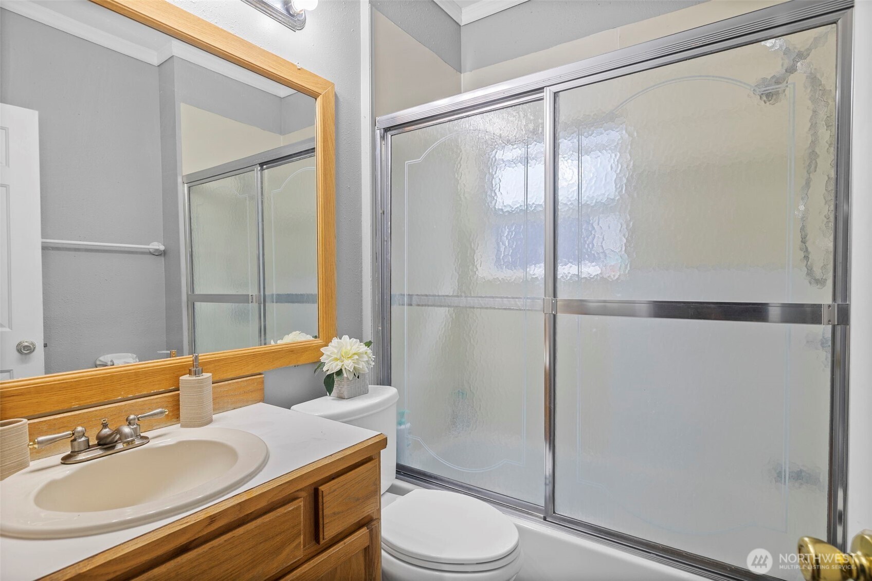 934 N 100th Street , Seattle, WA 98133