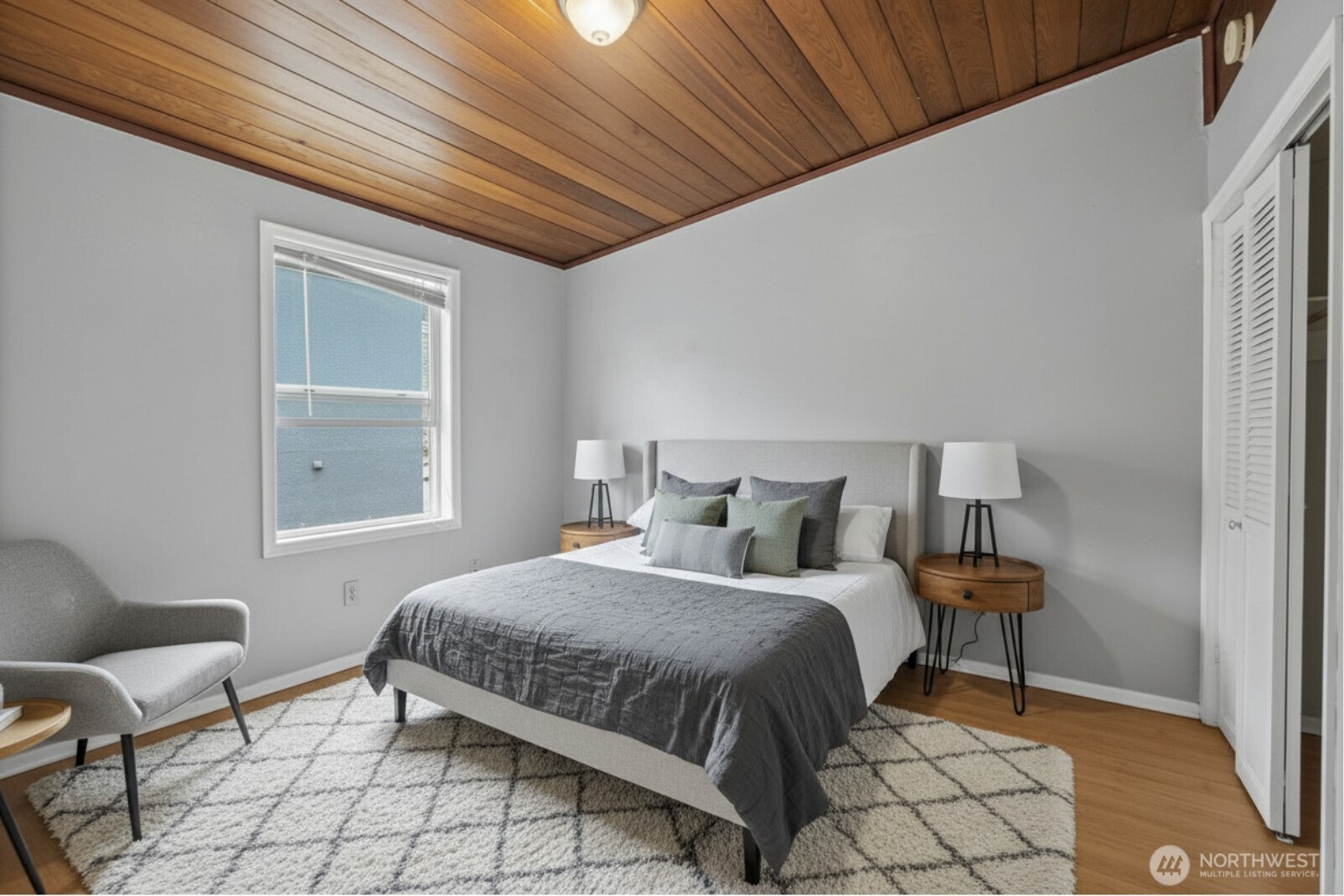 934 N 100th Street , Seattle, WA 98133