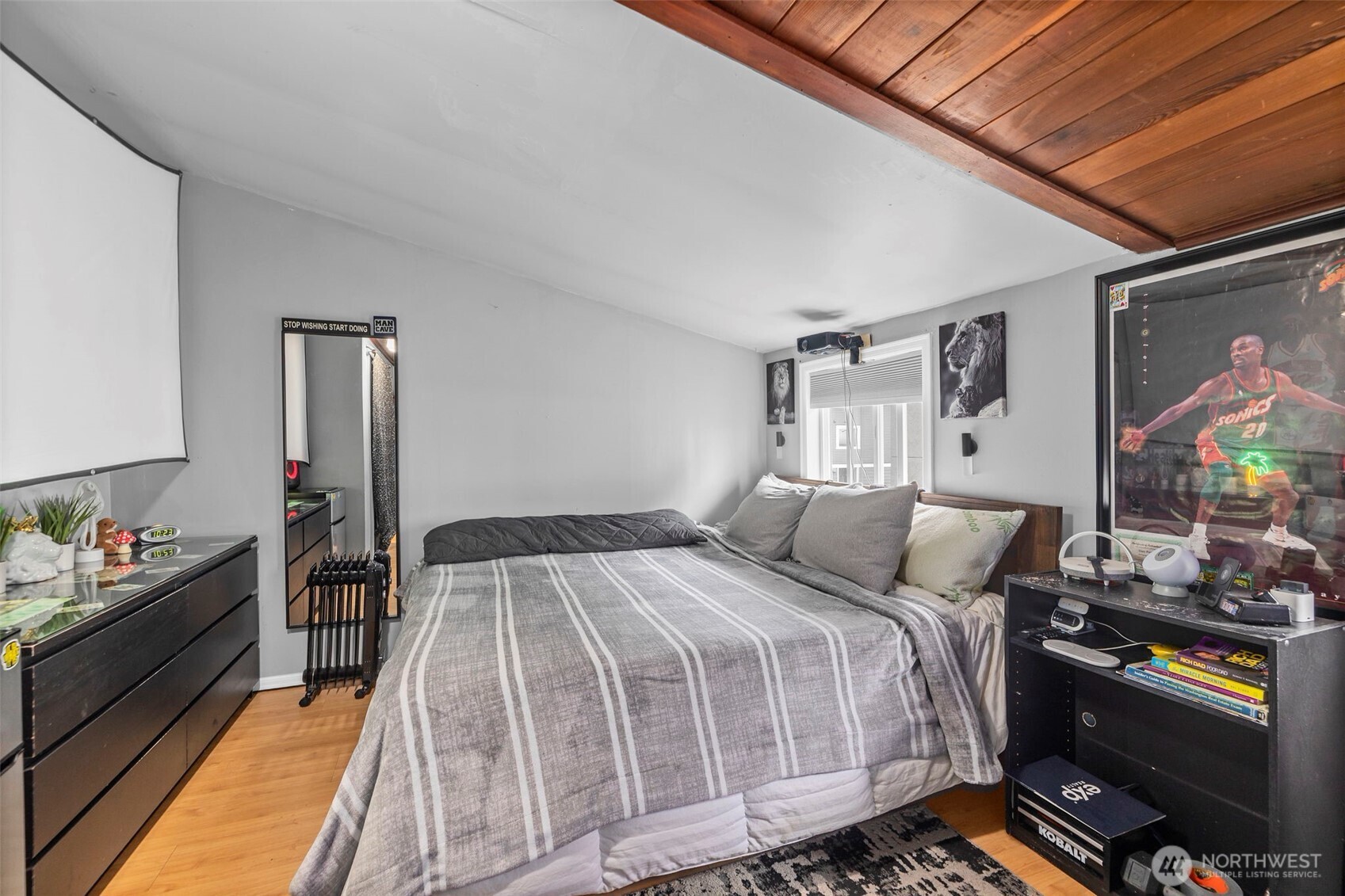 934 N 100th Street , Seattle, WA 98133