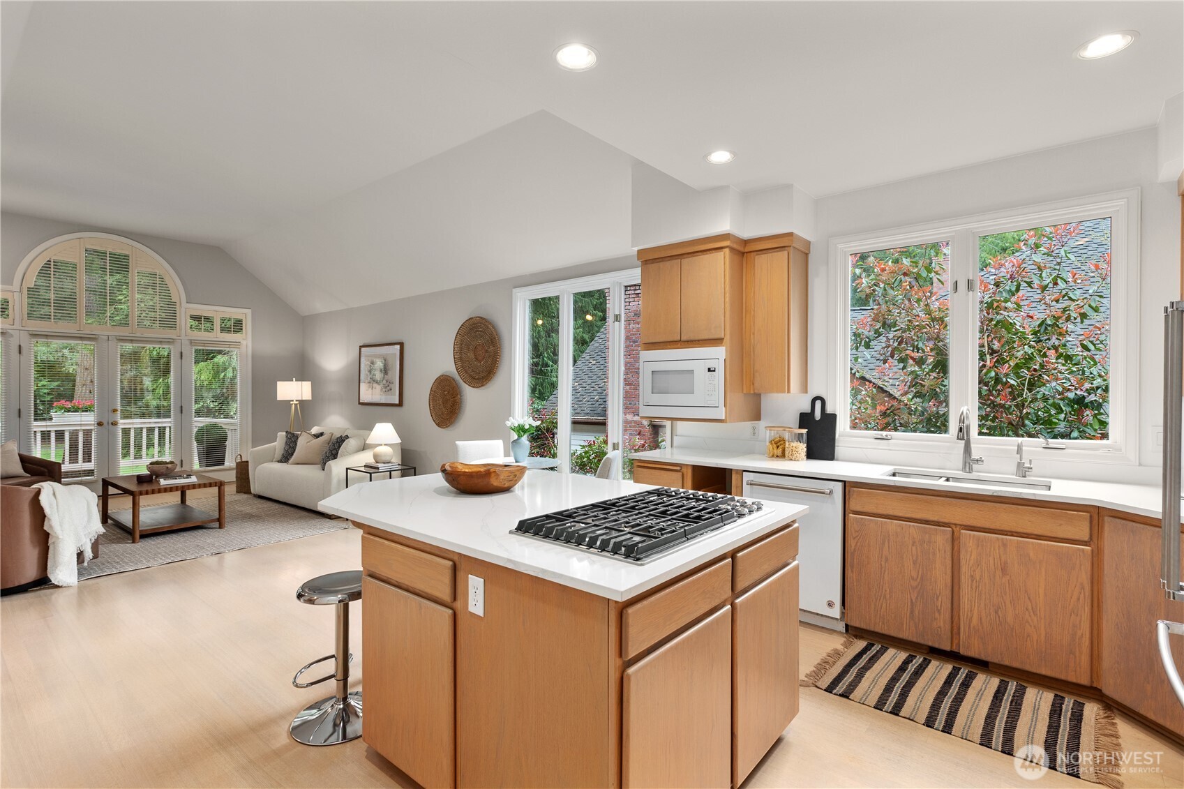 21819 NE 30th Place , Sammamish, WA 98074