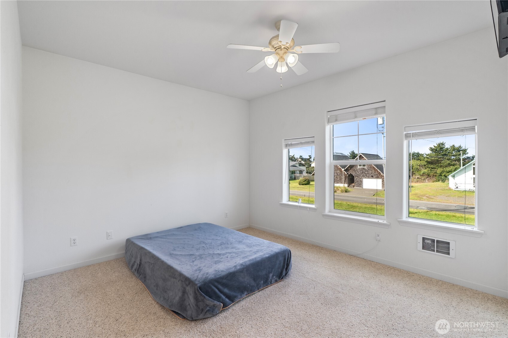 190 Ocean Shores Boulevard SW, Ocean Shores, WA 98569