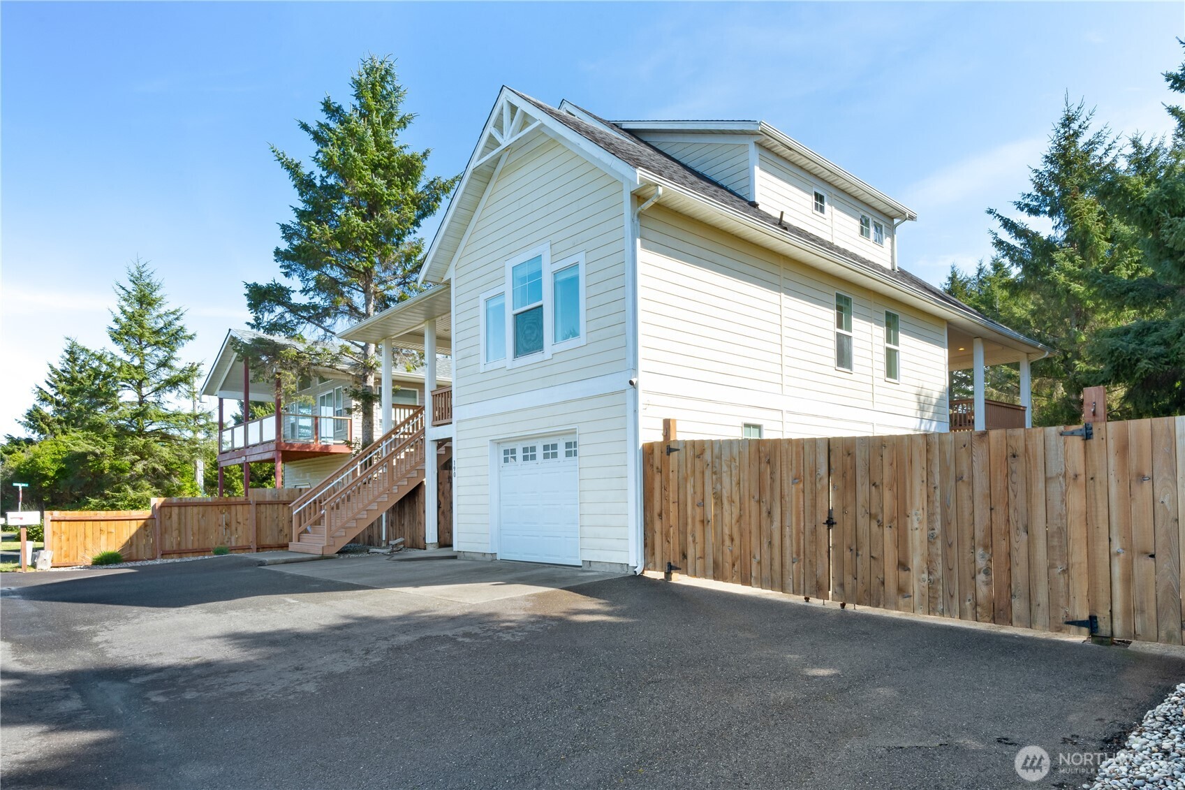 190 Ocean Shores Boulevard SW, Ocean Shores, WA 98569