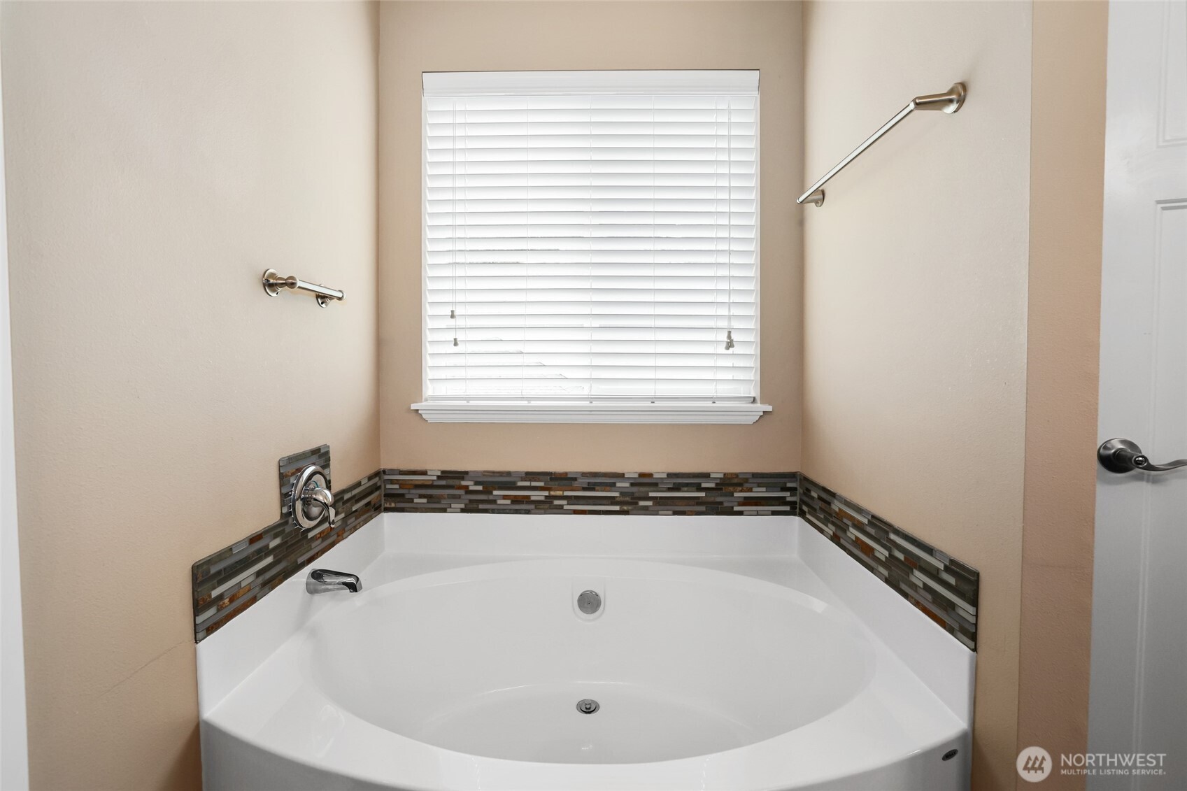 3828 20th Avenue NE, Olympia, WA 98506