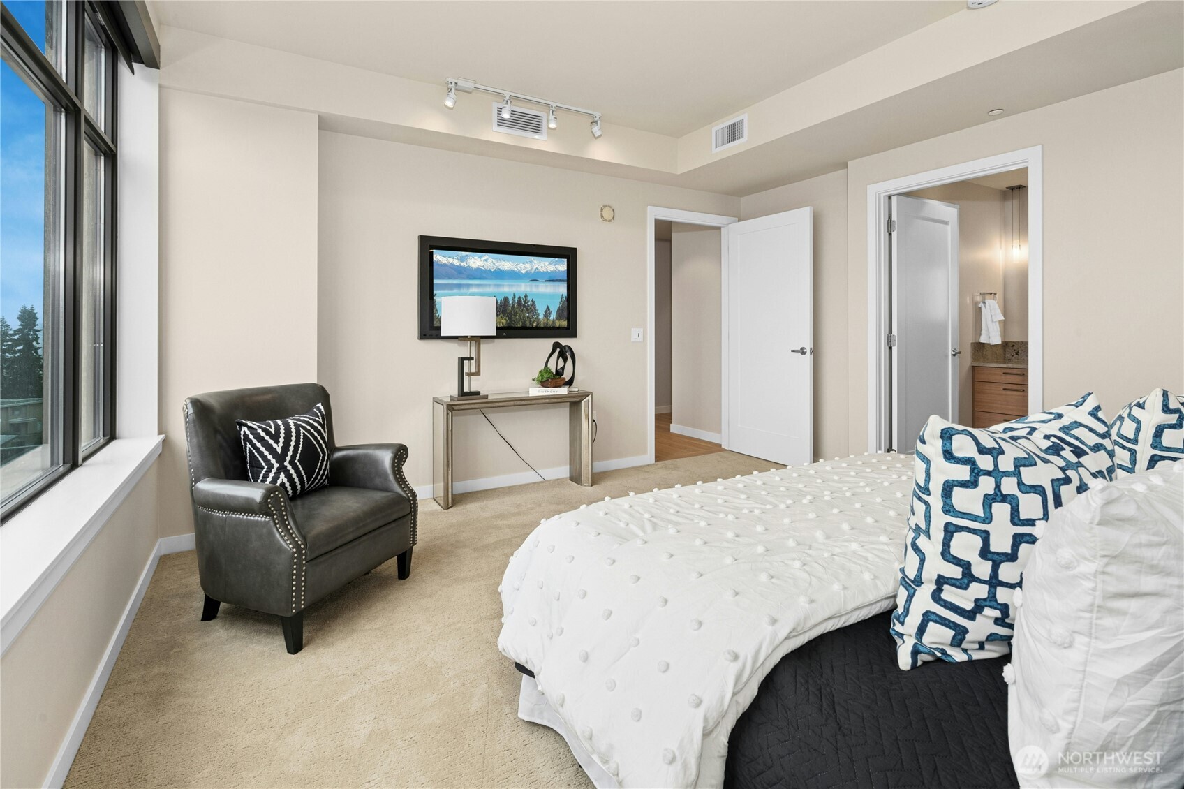10000 Main Street #605, Bellevue, WA 98004