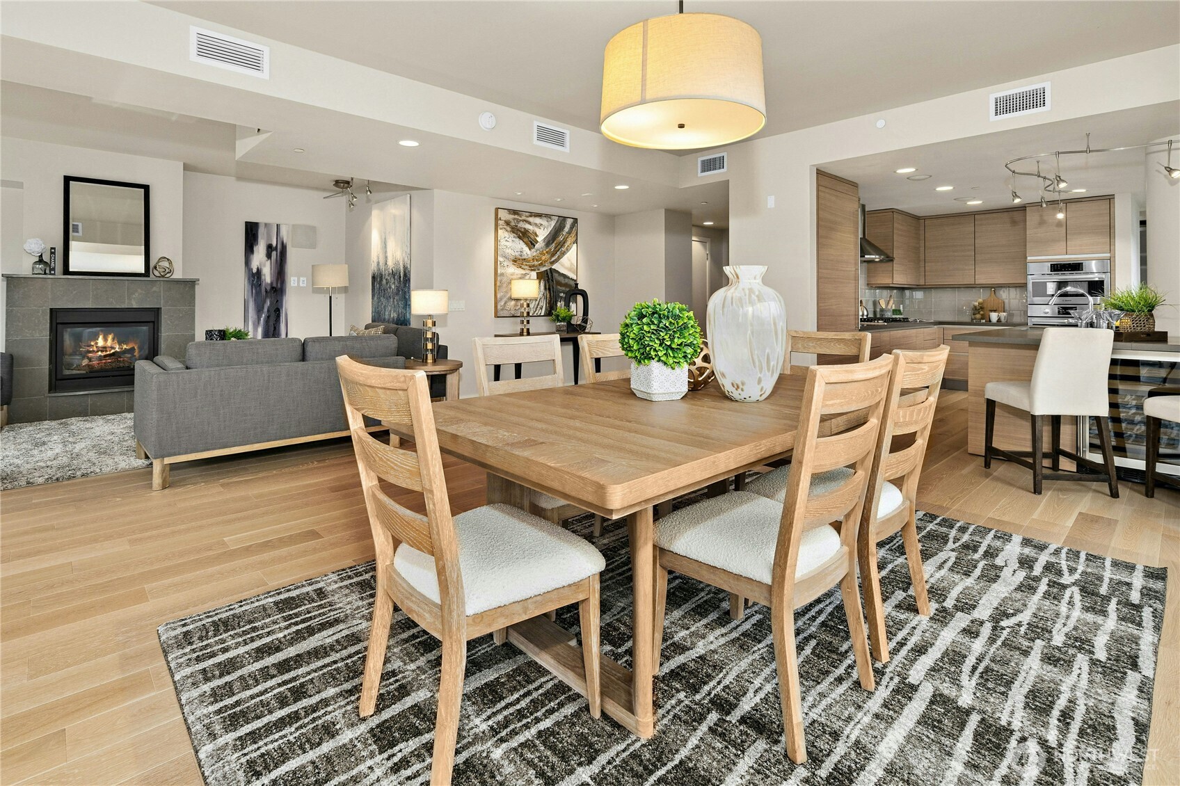 10000 Main Street #605, Bellevue, WA 98004