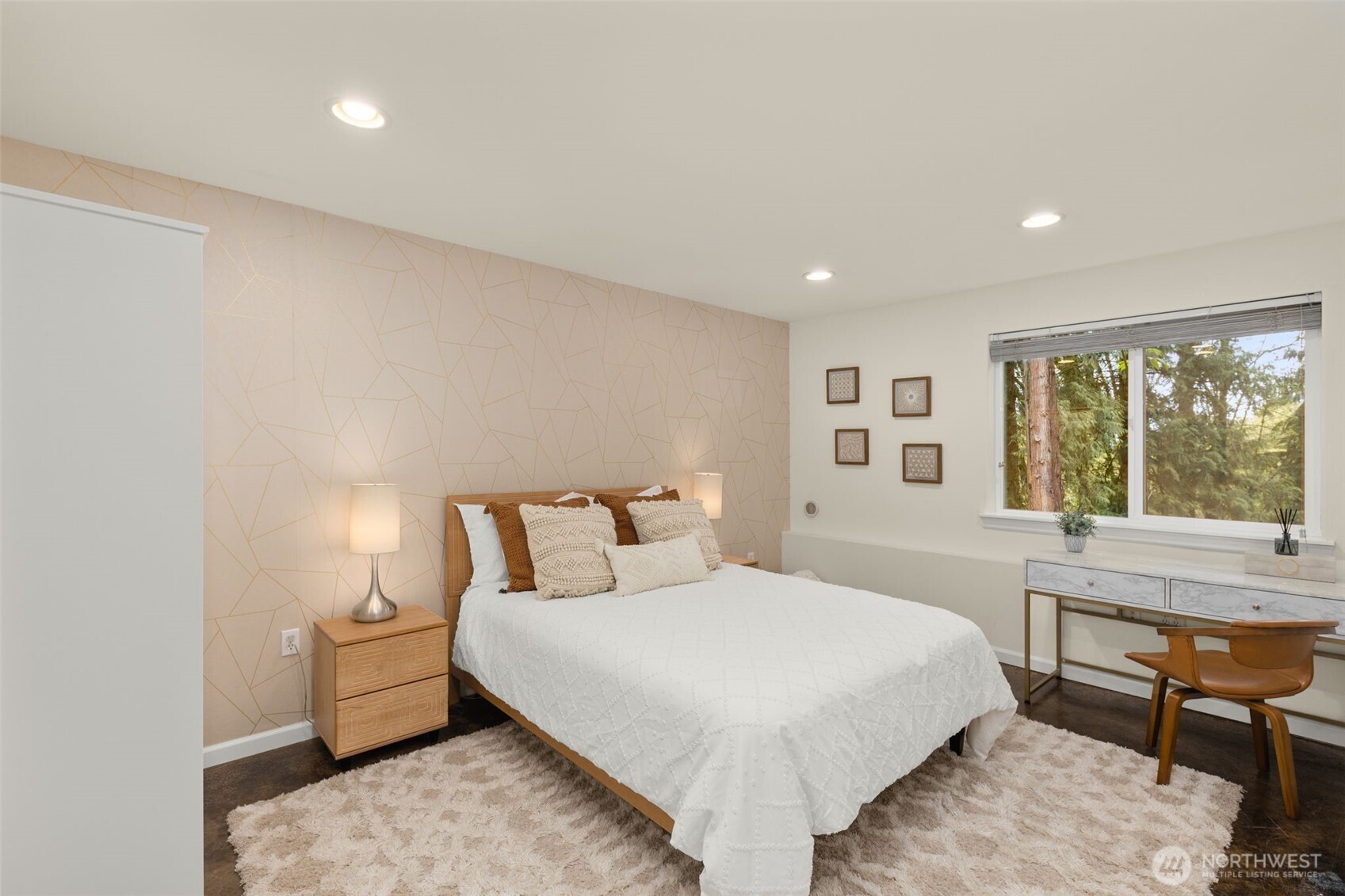 15820 104th Avenue NE, Bothell, WA 98011