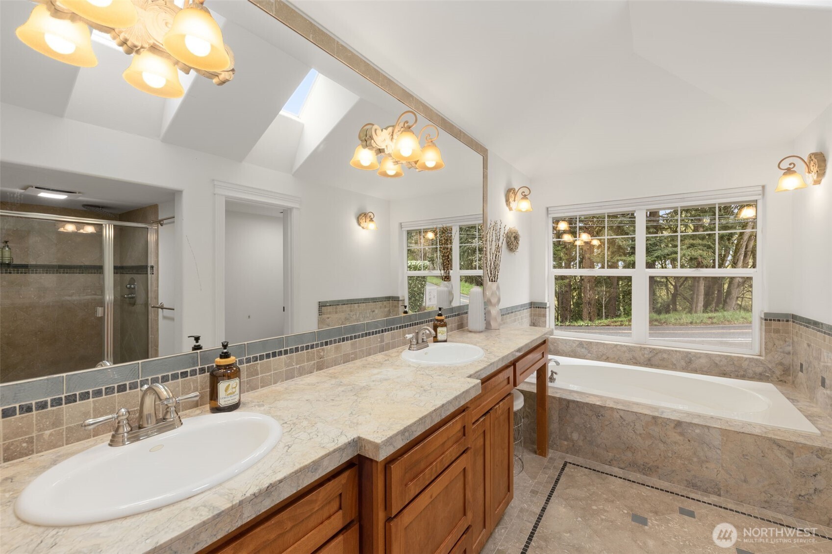 15820 104th Avenue NE, Bothell, WA 98011