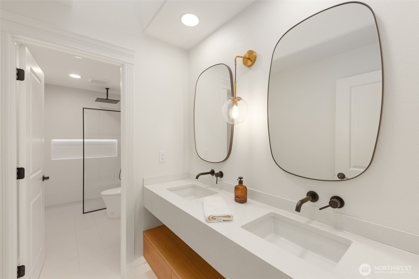 15820 104th Avenue NE, Bothell, WA 98011