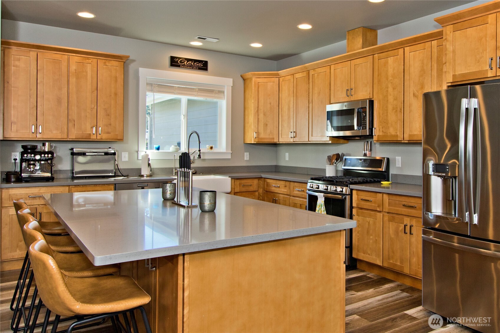 380 Hopkins Court , Carbonado, WA 98323