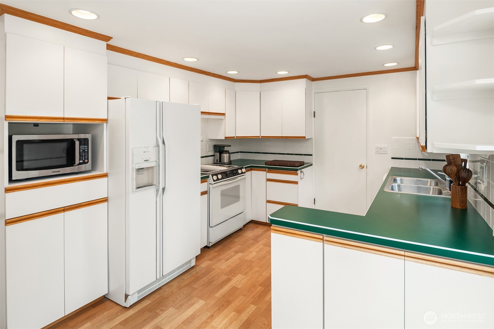 533 N 185th Place , Shoreline, WA 98133