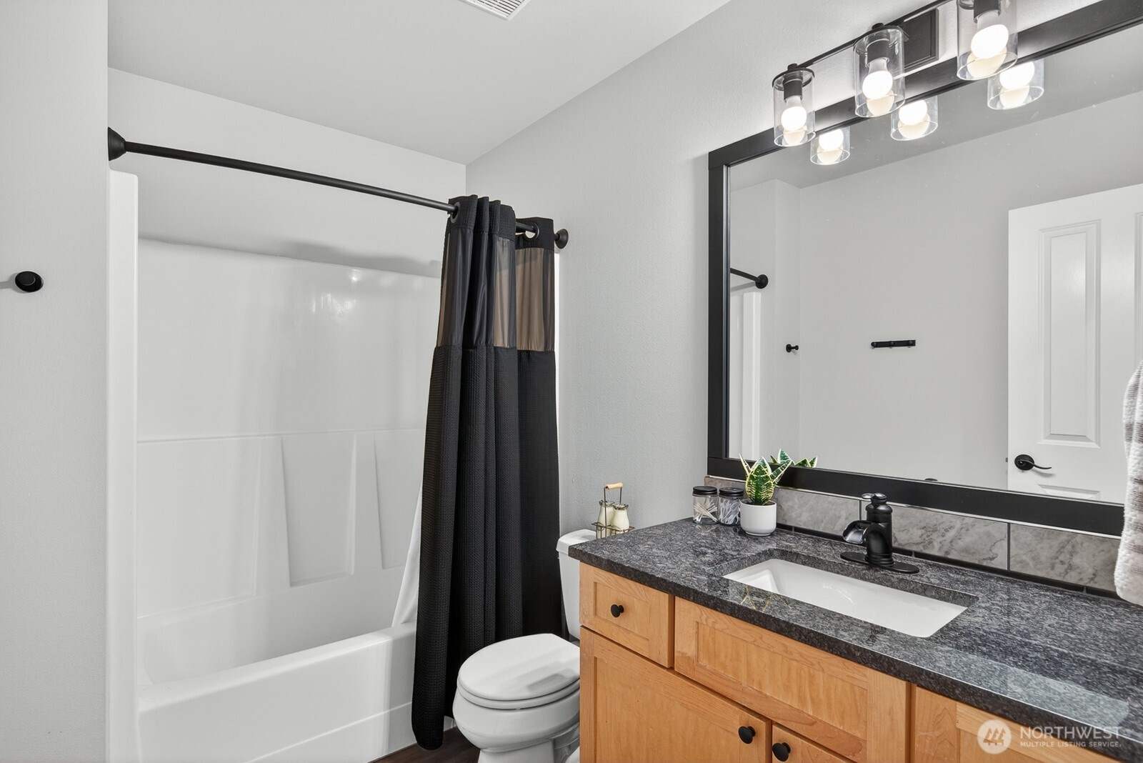 2215 37th Court , Anacortes, WA 98221