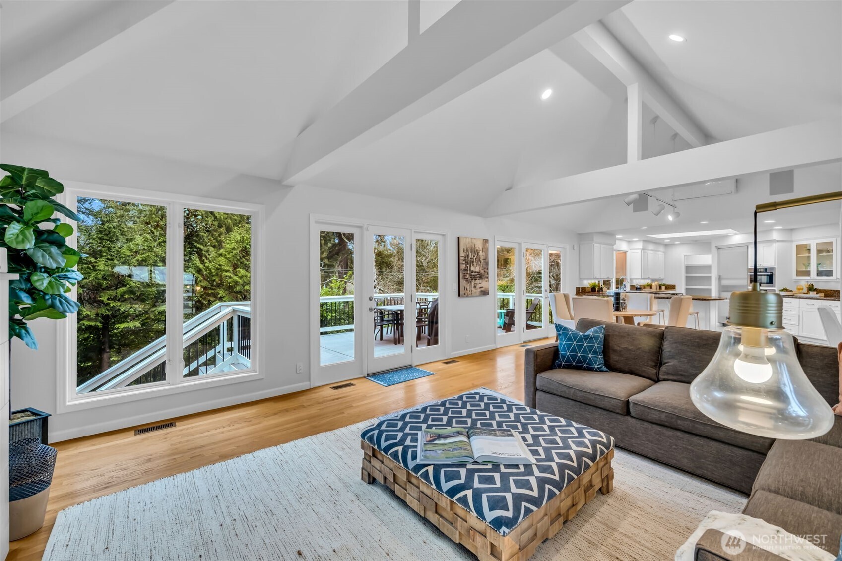 8402 SE 53rd Place , Mercer Island, WA 98040