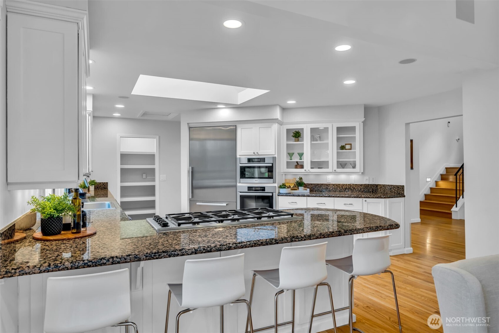 8402 SE 53rd Place , Mercer Island, WA 98040