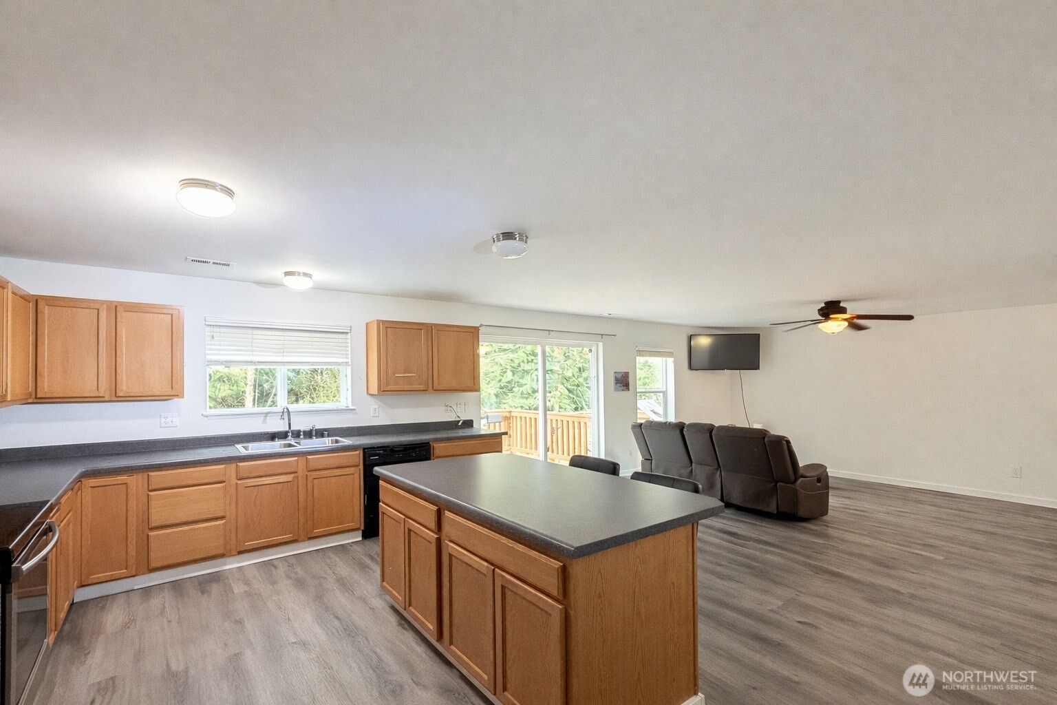 615 Monarch Boulevard , Mount Vernon, WA 98273