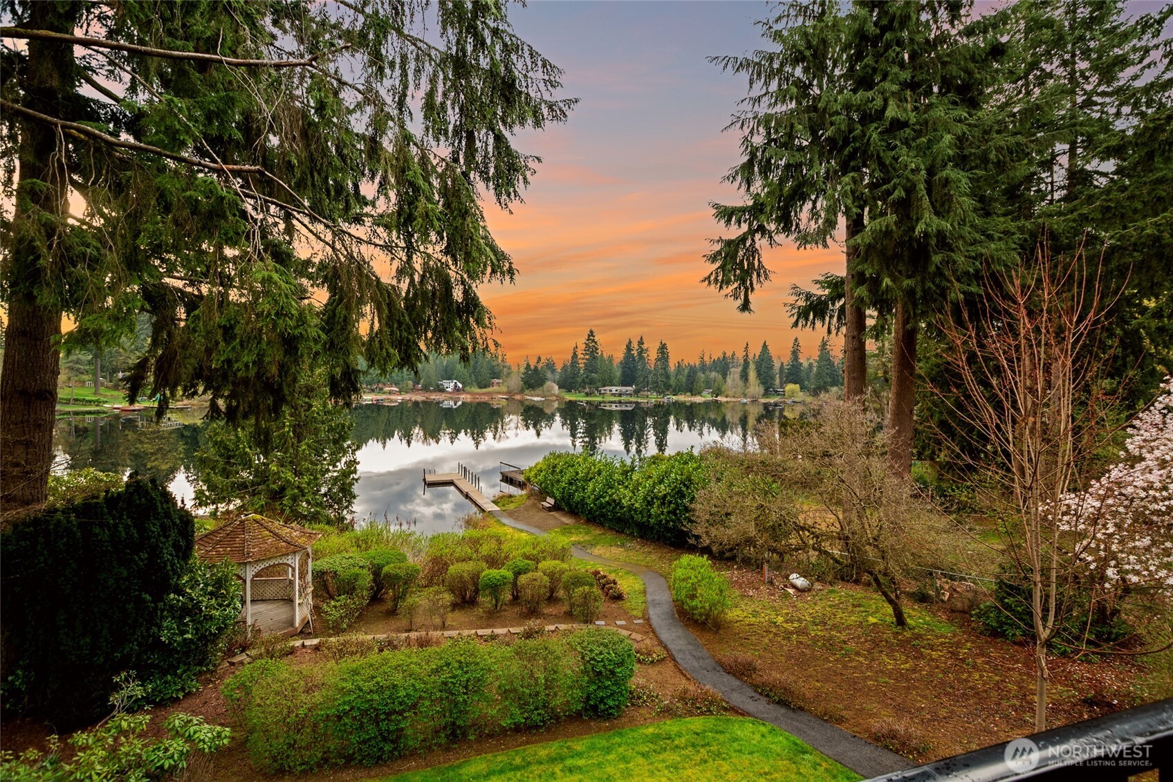 23330 E Echo Lake Road , Snohomish, WA 98296