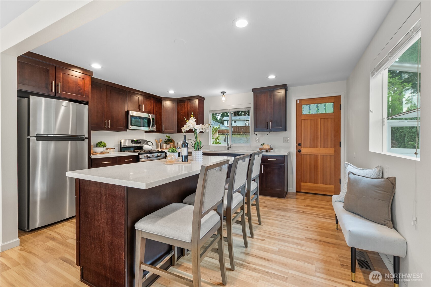 23330 E Echo Lake Road , Snohomish, WA 98296