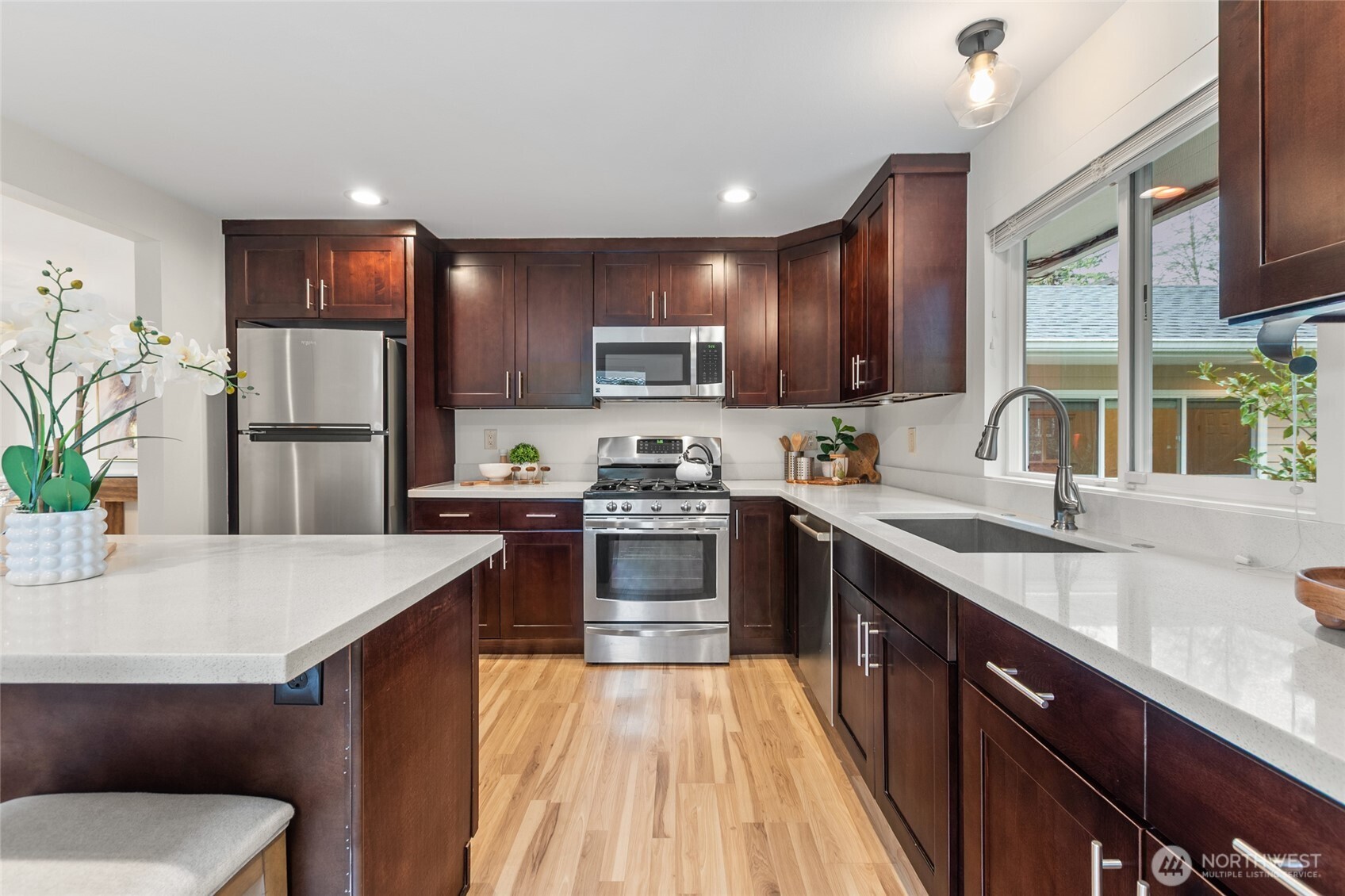 23330 E Echo Lake Road , Snohomish, WA 98296