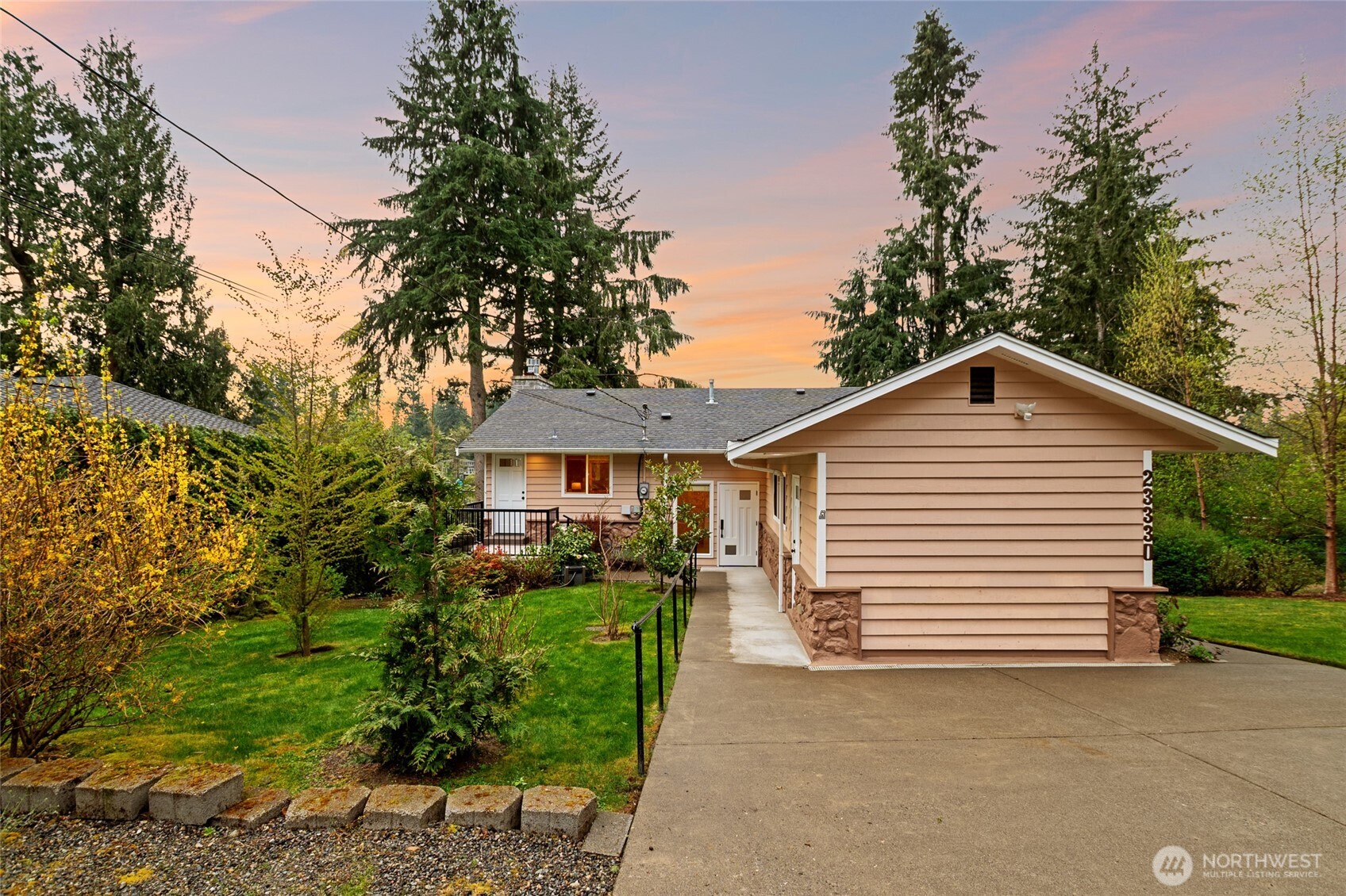 23330 E Echo Lake Road , Snohomish, WA 98296