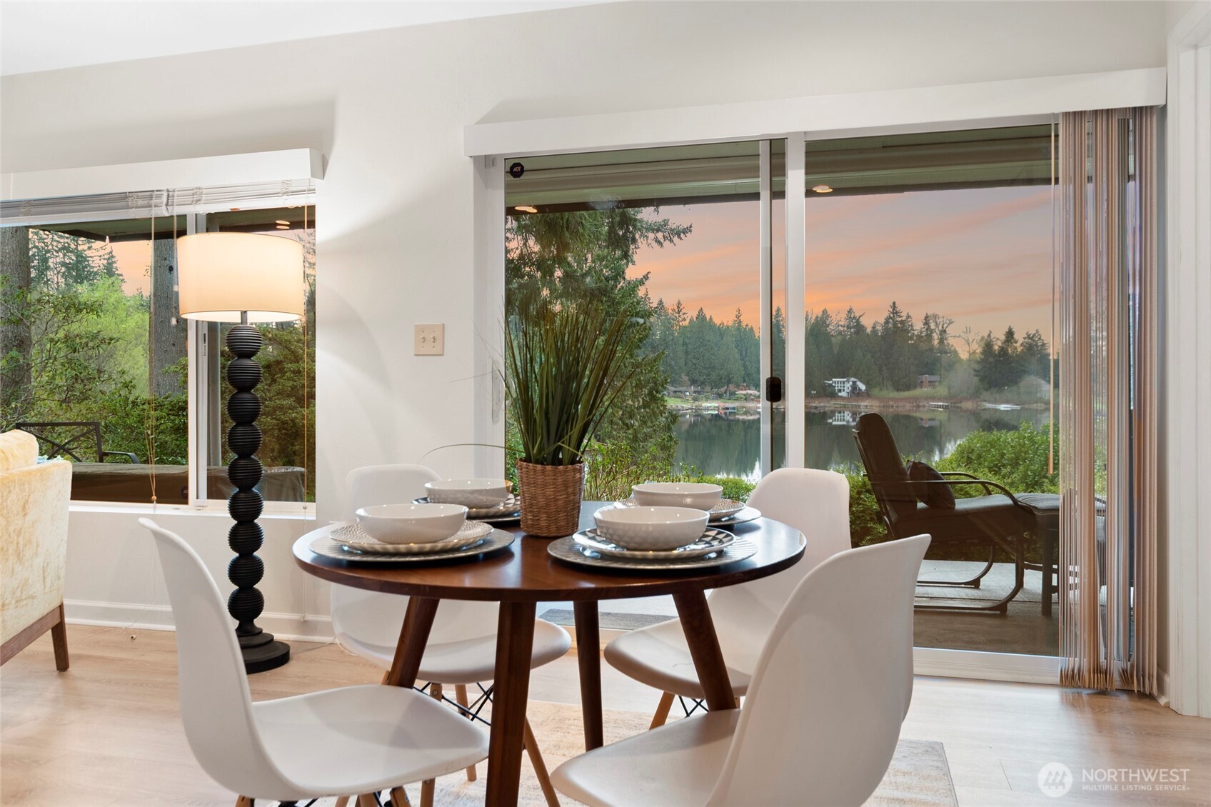 23330 E Echo Lake Road , Snohomish, WA 98296