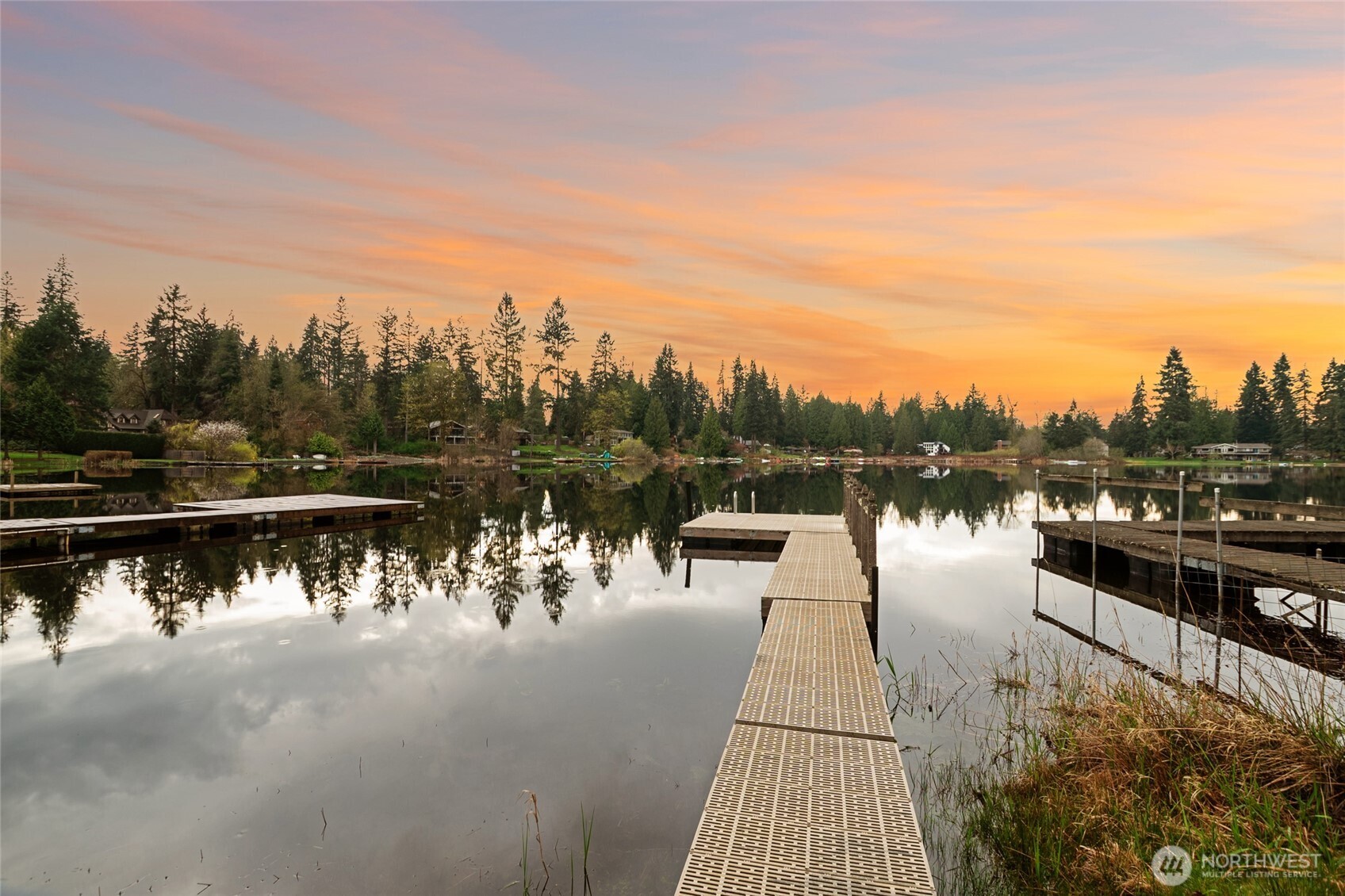 23330 E Echo Lake Road , Snohomish, WA 98296