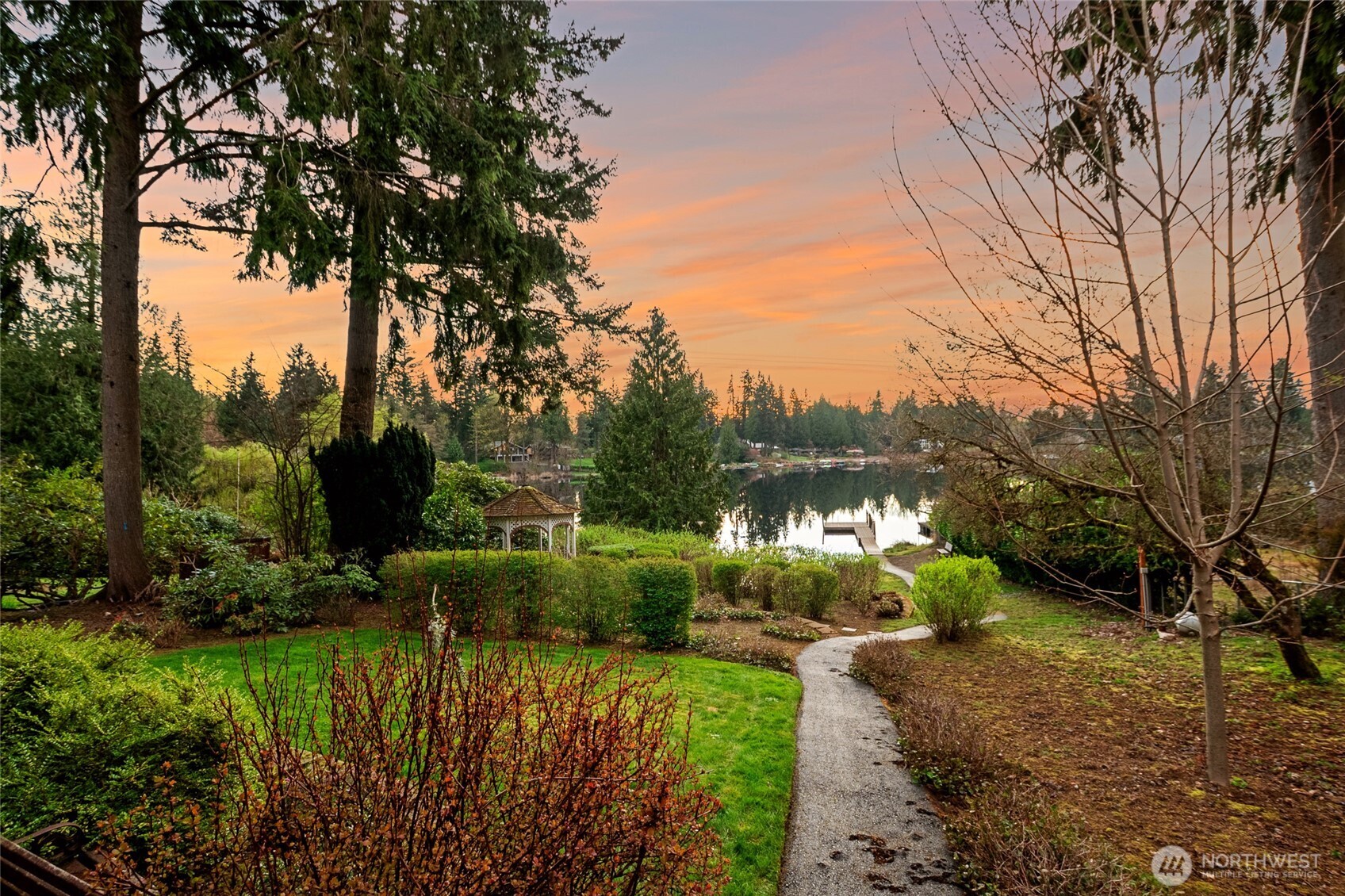 23330 E Echo Lake Road , Snohomish, WA 98296