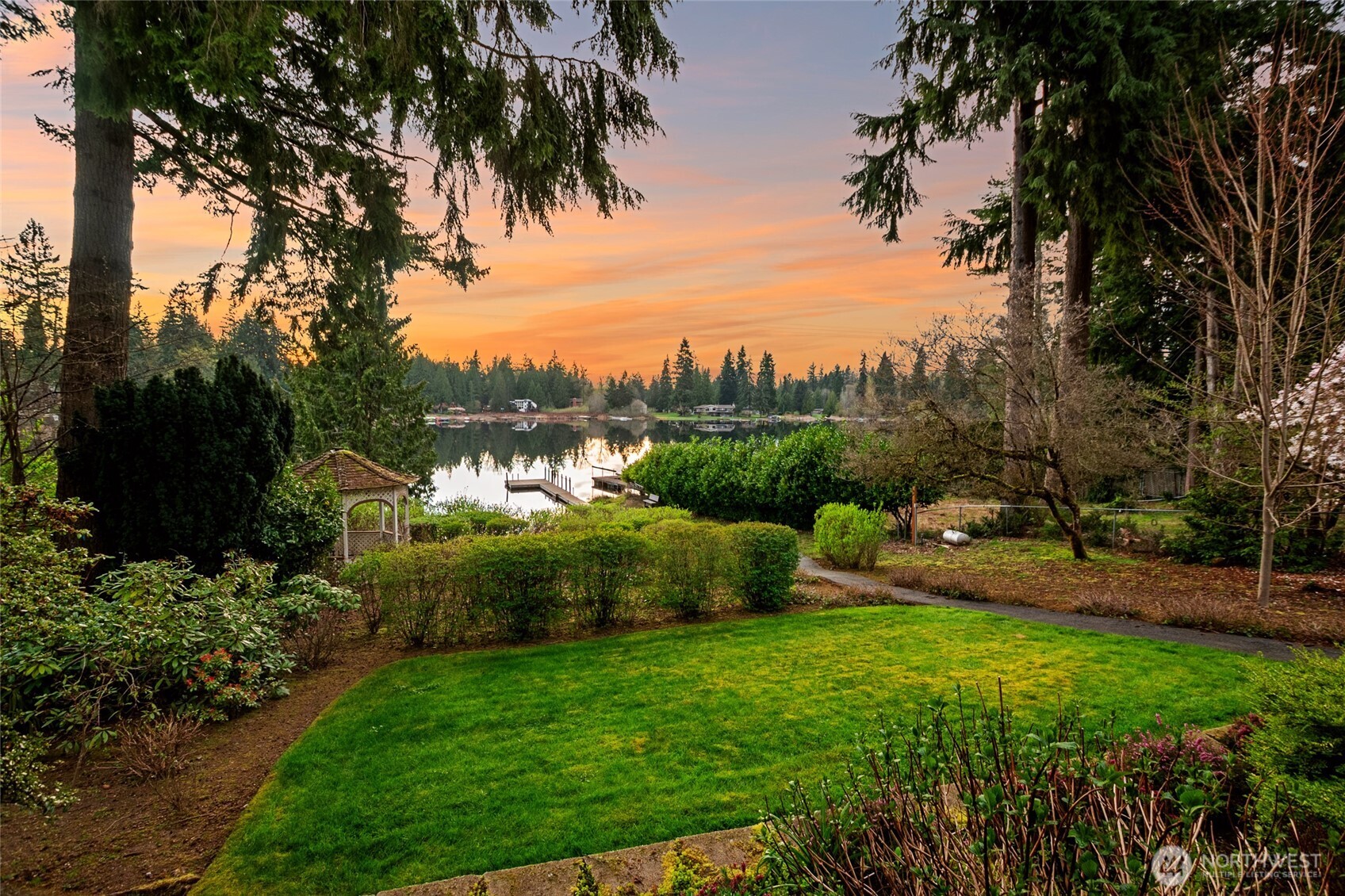 23330 E Echo Lake Road , Snohomish, WA 98296