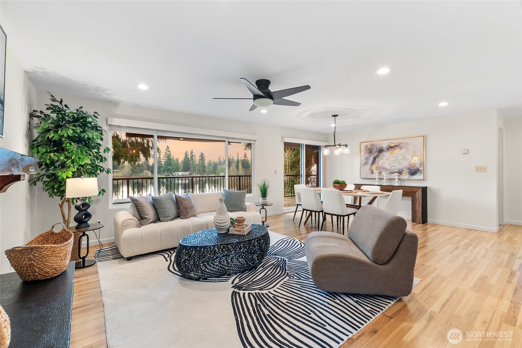 23330 E Echo Lake Road , Snohomish, WA 98296