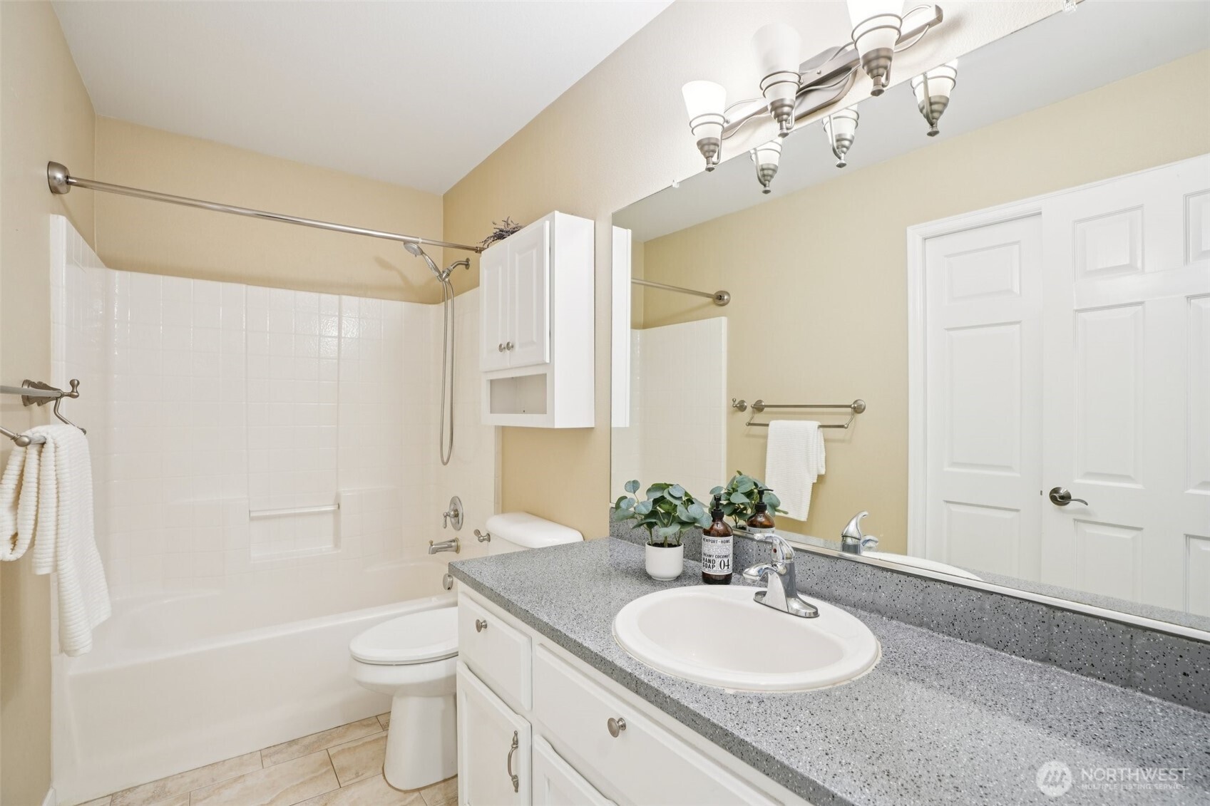 2006 NW Fargo Loop , Camas, WA 98607