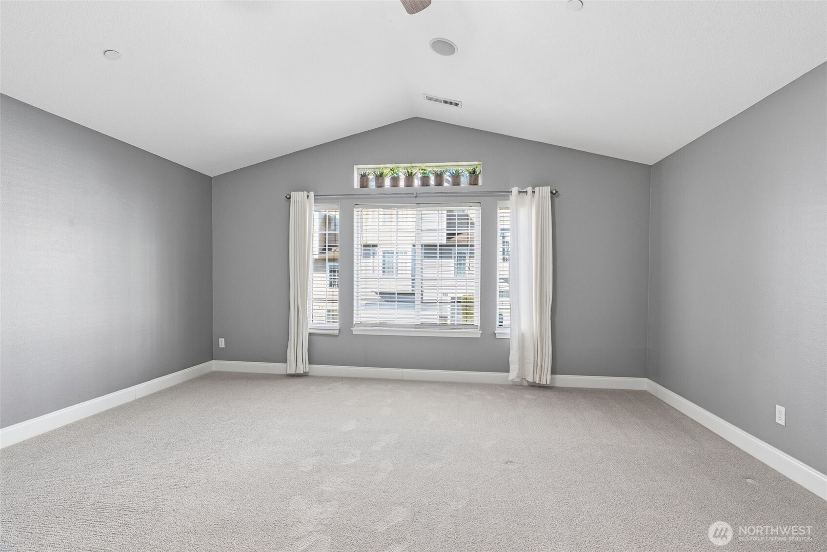 722 NW Meadow Ridge Lane , Camas, WA 98607