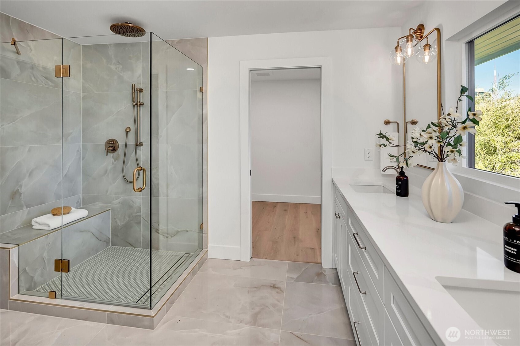 505 W Kinnear Place , Seattle, WA 98119-3617