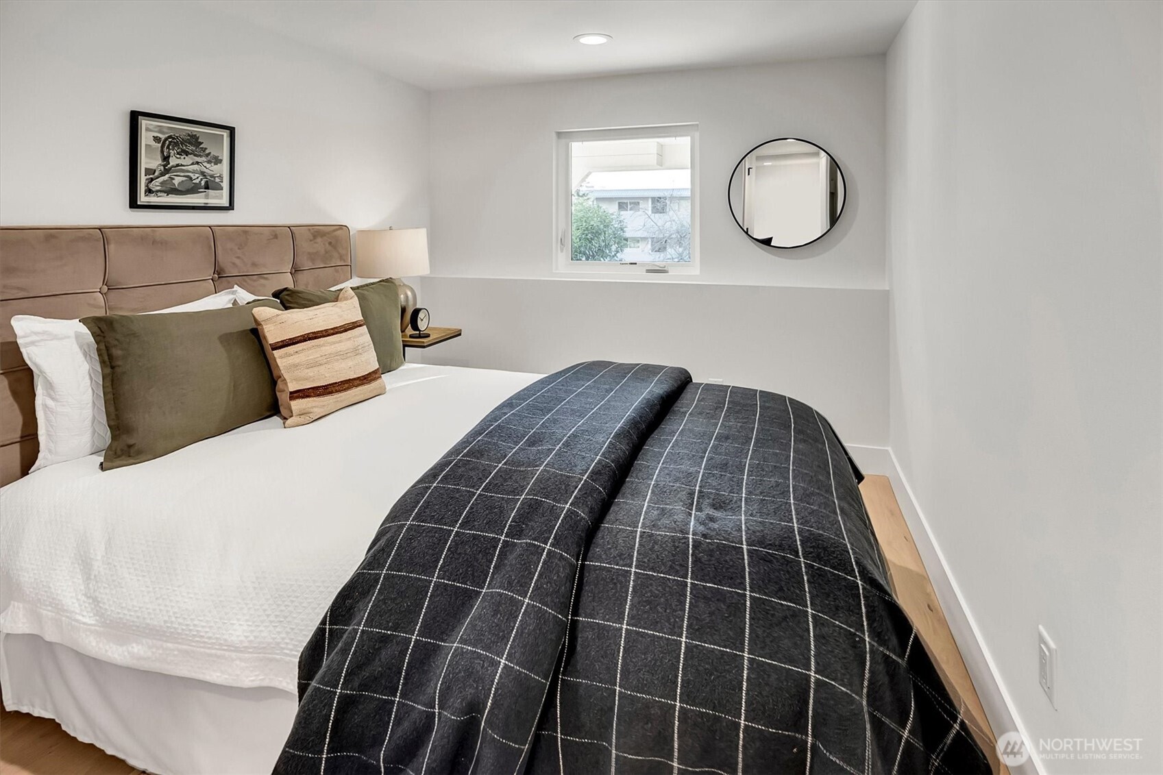 505 W Kinnear Place , Seattle, WA 98119-3617