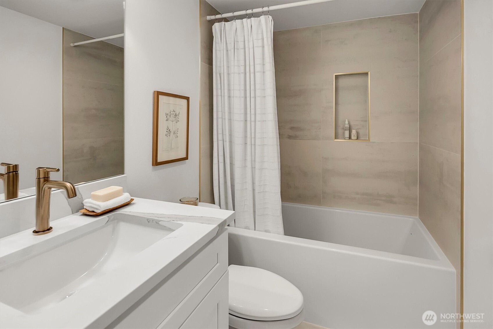 505 W Kinnear Place , Seattle, WA 98119-3617