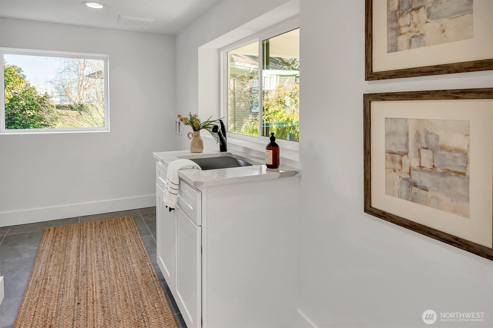 505 W Kinnear Place , Seattle, WA 98119-3617