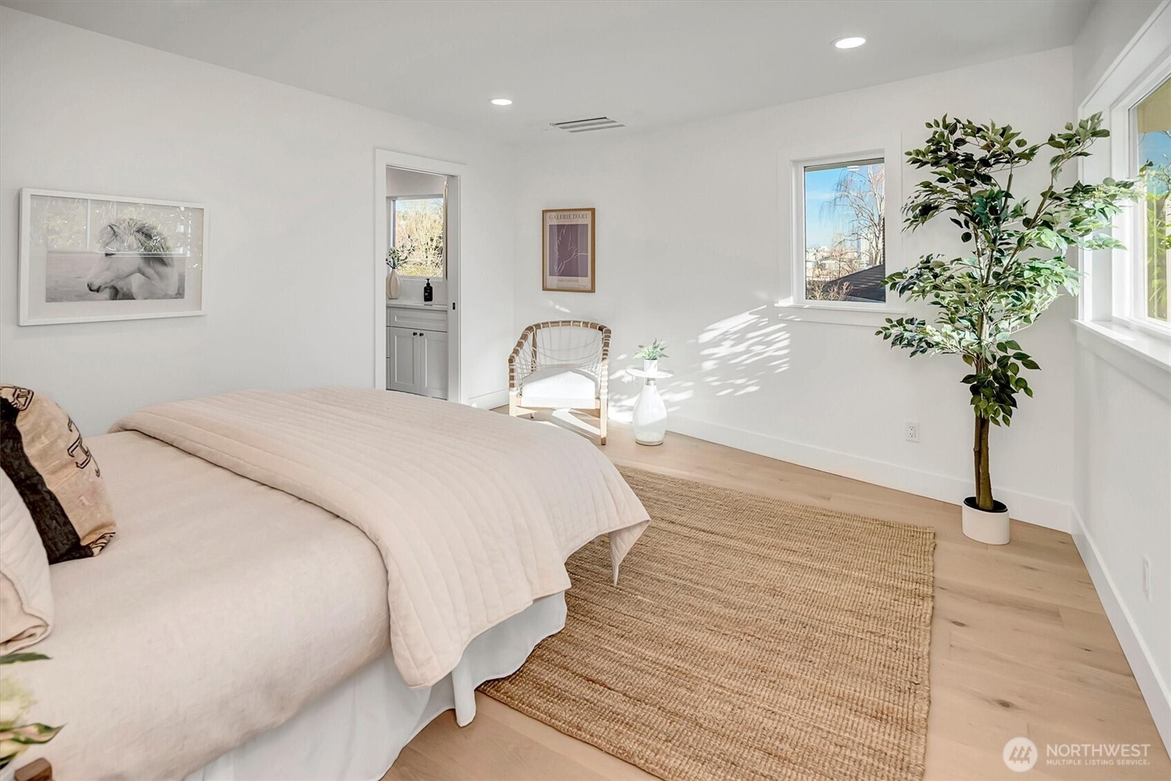 505 W Kinnear Place , Seattle, WA 98119-3617