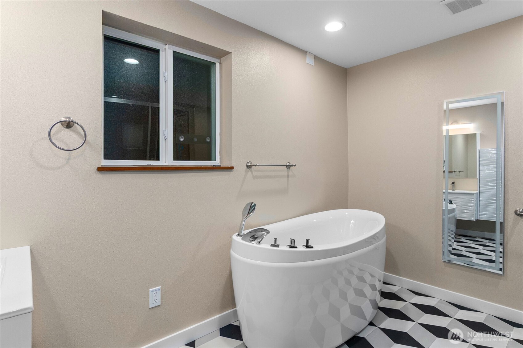 9009 Ridgeview Circle W, University Place, WA 98466