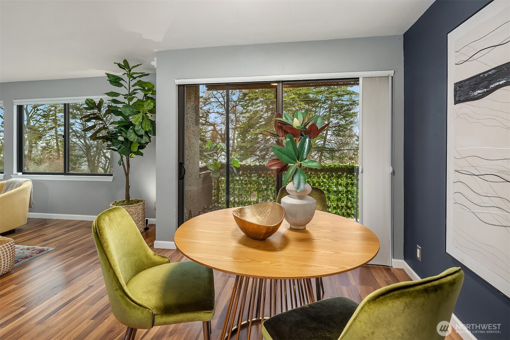 654 W Olympic Place #203, Seattle, WA 98119