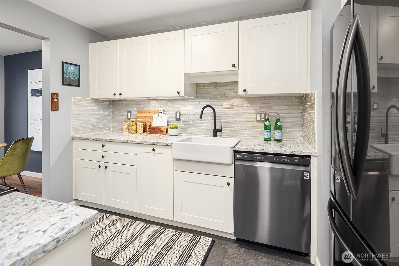 654 W Olympic Place #203, Seattle, WA 98119
